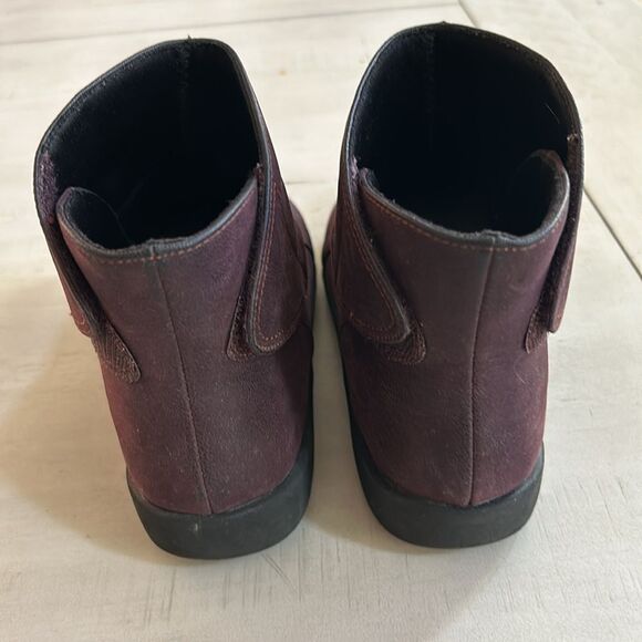 CLARKS CLOUDSTEPPERS Maroon Ankle Boots - Picture 7 of 9